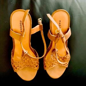 Women's wedges heel sandals. Size 8. Brand new.